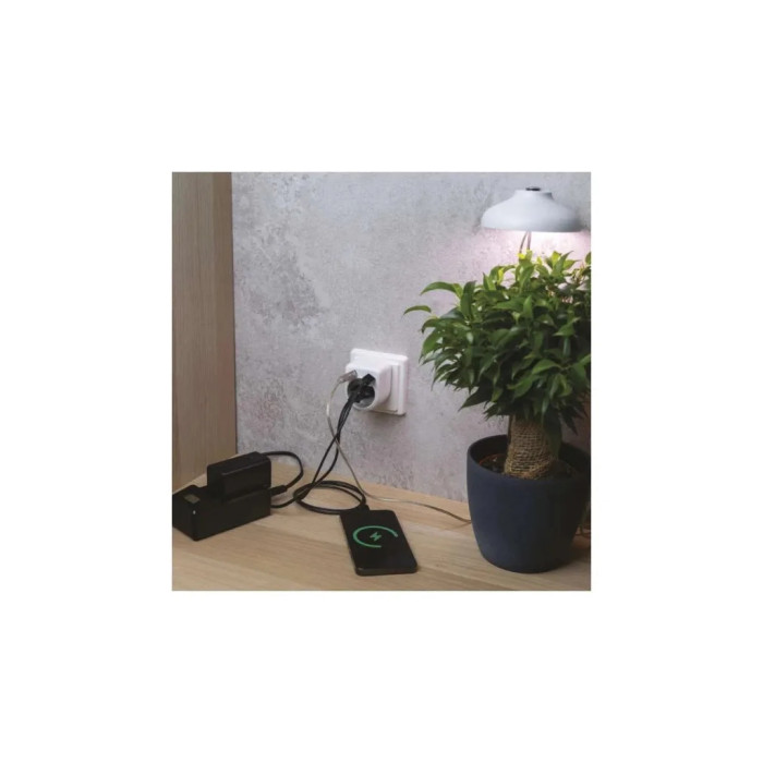 Зарядний пристрій EMOS 1xUSBA + 1xUSBC PD20W (P0075)