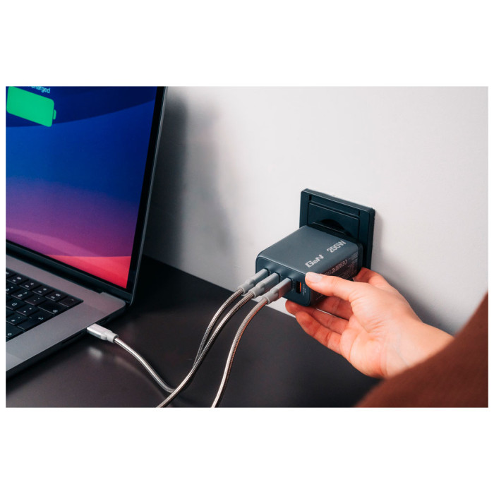 Зарядний пристрій Verbatim GaN 200 W 4 ports (2xUSB-C-100 W,USB-C-65 W /USB-A -3.0) (32204)